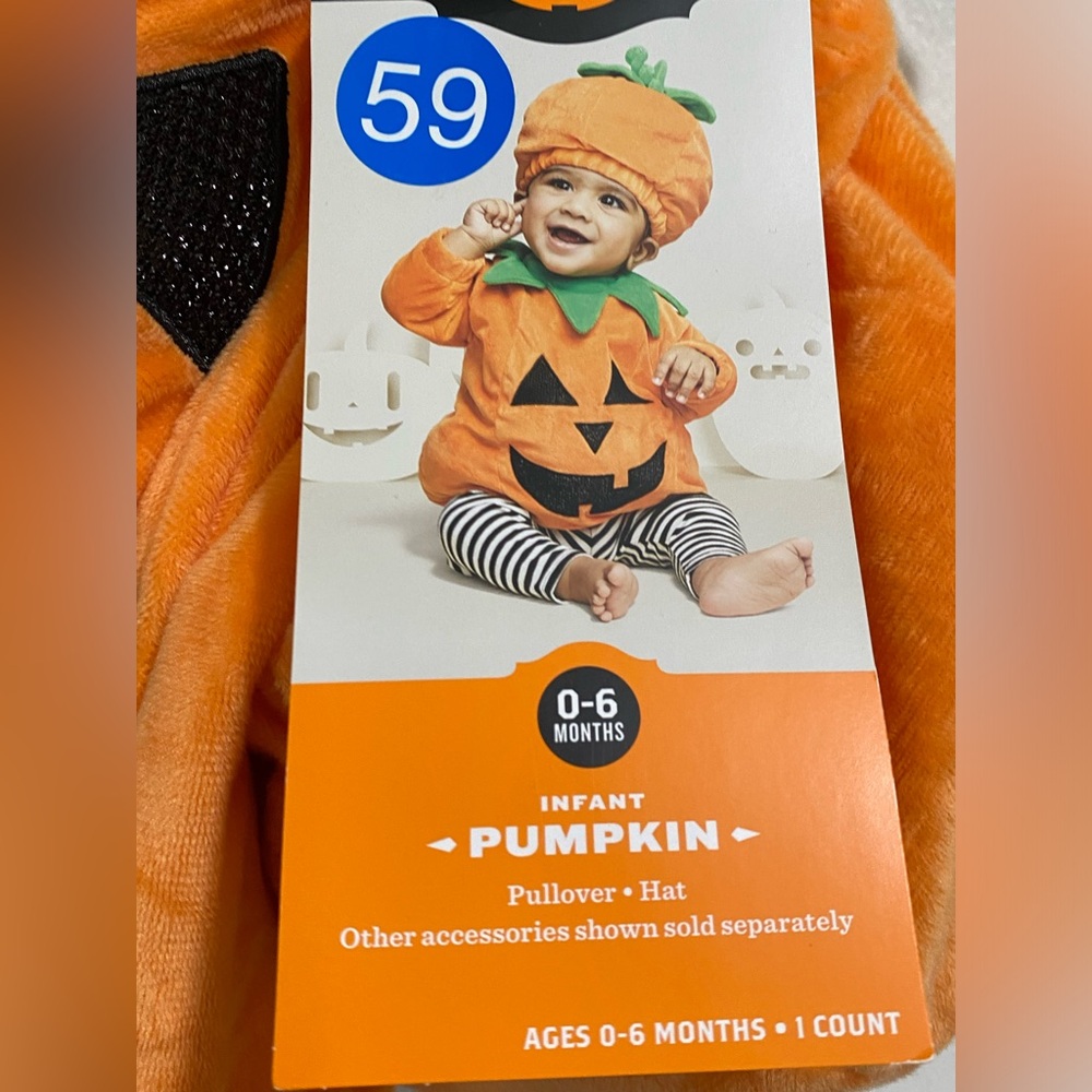 NWT - infant pumpkin costume. (C257)